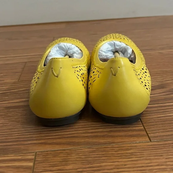 Vionic Robyn Perf Yellow Ballet Flats - Picture 5 of 7